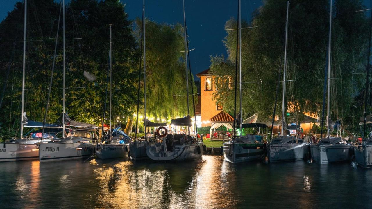 Hotel Ognisty Ptak Węgorzewo Exteriör bild