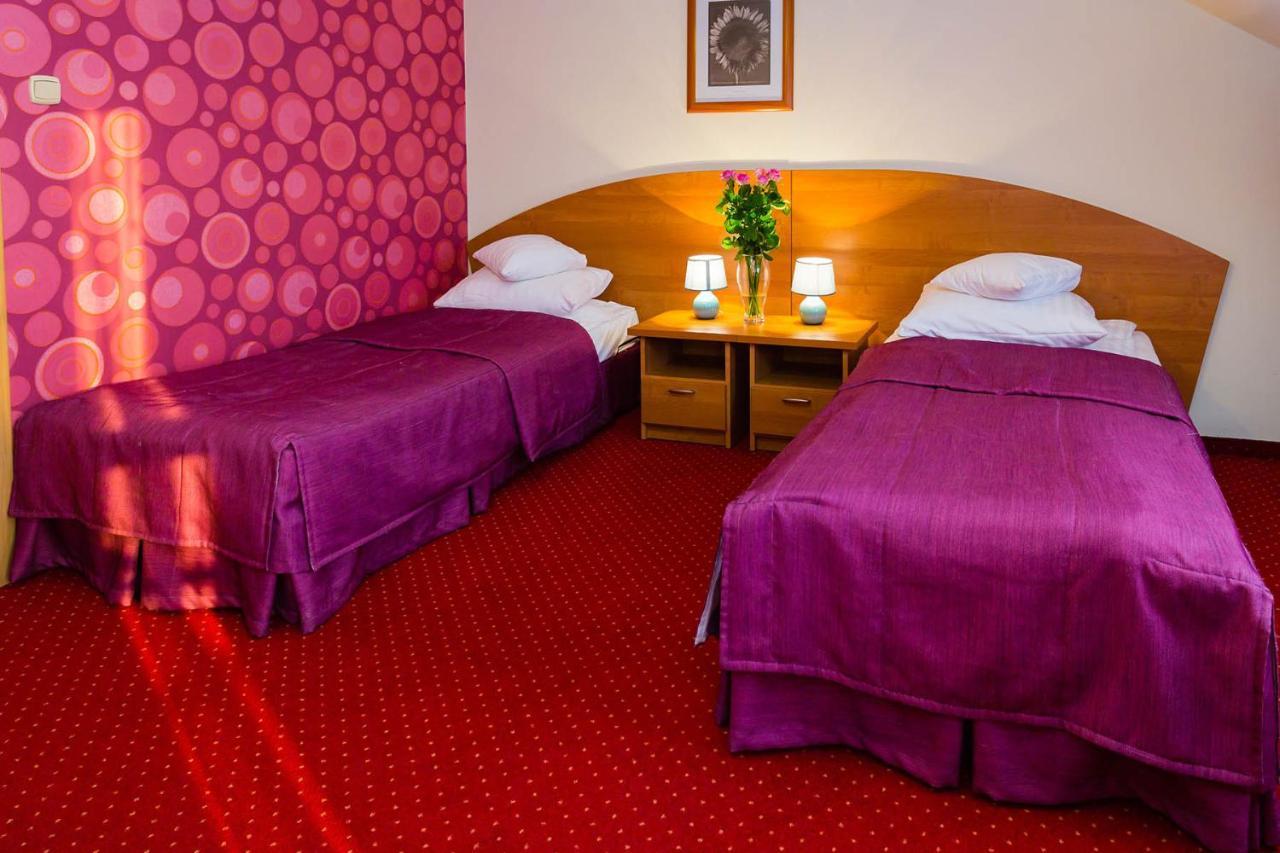 Hotel Ognisty Ptak Węgorzewo Exteriör bild